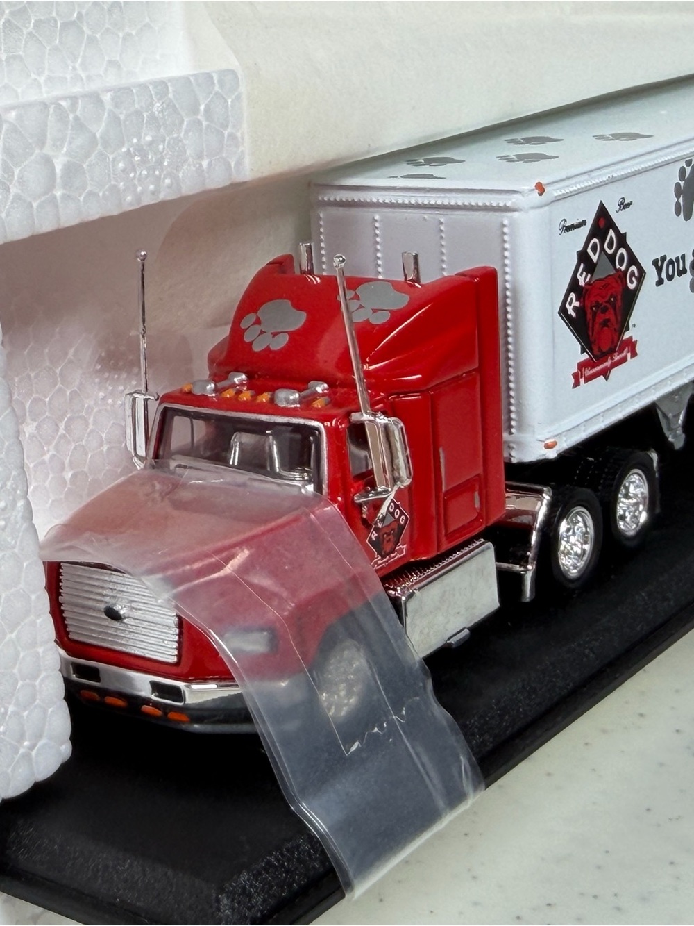 Title: Matchbox Collectibles Red Dog Ford Aeromax 1:100 Diecast Semi Truck + COA